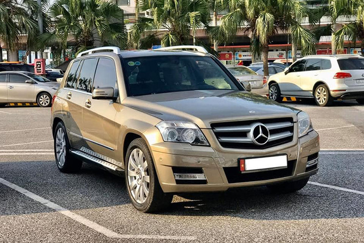Chiếc Mercedes-Benz GLK300 4Matic trong bài viết này đang được người dùng tại Hà Nội rao bán được sản xuất năm 2010. Chiếc xe hiện đang được chào bán với giá khoảng hơn 500 triệu đồng. Trên thị trường xe cũ, hầu hết GLK300 thường được rao bán với giá trên, dưới 500 triệu - tuỳ vào độ mới và đời xe.