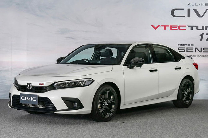 Mới đây, Honda Civic 2022 mới đã chính thức ra mắt Thái Lan với 3 phiên bản EL, EL+ và RS. Với việc ra mắt tại thị trường Thái Lan, nhiều người hy vọng chiếc sedan cỡ C sẽ sớm về Việt Nam. Đặc biệt có thông tin rò rỉ, Honda Civic 2022 đang được đăng kiểm, điều này ngầm khẳng định ngày ra mắt là còn không xa.