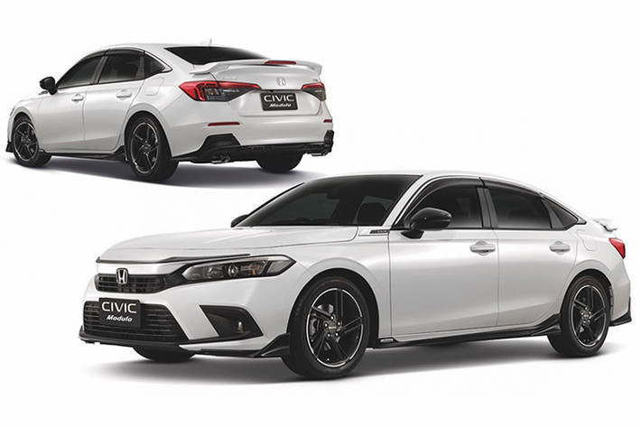 Bù lại, tất cả các biến thể của Civic mới hiện nay đều được trang bị tiêu chuẩn với gói hệ thống hỗ trợ người lái Honda Sensing bao gồm phanh khẩn cấp tự động, hệ thống hình ảnh điểm mù khi chuyển làn đường, giữ ga tự động, hỗ trợ căn giữa làn đường, hỗ trợ giữ làn đường, đèn chiếu sáng tự động và cảnh báo khởi hành phía trước.