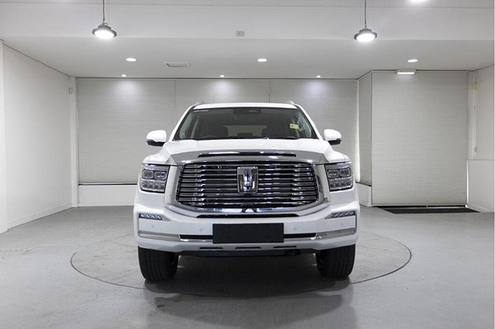 Nếu mức giá trên 2 tỷ đồng được xác nhận, mẫu SUV này sẽ cạnh tranh trực tiếp với Ford Explorer và Volkswagen Teramont. Dù chưa bằng một nửa giá của Land Cruiser, Tank 500 vẫn cao gần gấp đôi so với Fortuner và Everest.