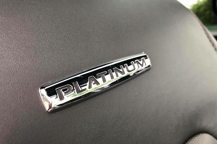 Các trang bị an toàn được Ford trang bị cho F-150 Platinum 2016 gồm dây an toàn bơm hơi, kiểm soát vào cua, hệ thống an toàn chủ động có những tinh năng như ga tự động thích ứng, hệ thống hỗ trợ giữ làn đường, cảm biến điểm mù, camera 360 độ và nhiều công nghệ khác.