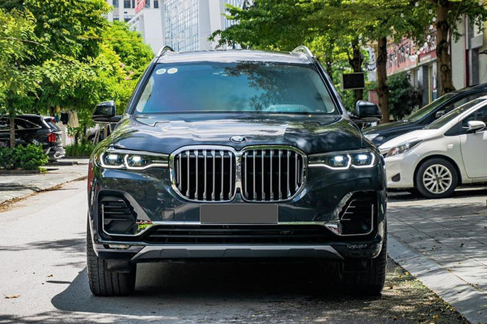 Chiếc xe xuất hiện trong bài viết hiện đang được chào bán khoảng 5 tỷ đồng - như vậy sau khoảng hơn 1 năm lăn bánh, chủ nhân của nó "bay" tới hơn 2 tỷ đồng. Tại thị trường Việt Nam, BMW X7 cạnh tranh với các đối thủ cùng phân khúc như Mercedes-Benz GLS-Class, Lexus LX570 và cả Range Rover.