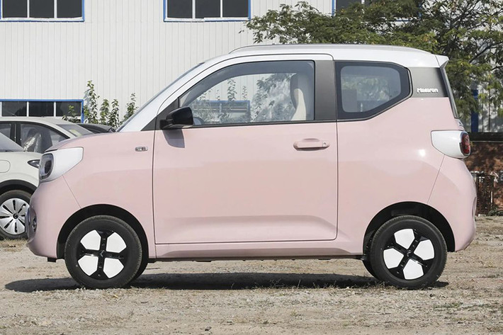 Người bán cho biết xe sẽ về Việt Nam trong năm nay, giá xe Wuling Hongguang Mini EV 2024 bán ra dự kiến tăng so với mức giá hiện tại từ 239 - 279 triệu đồng.