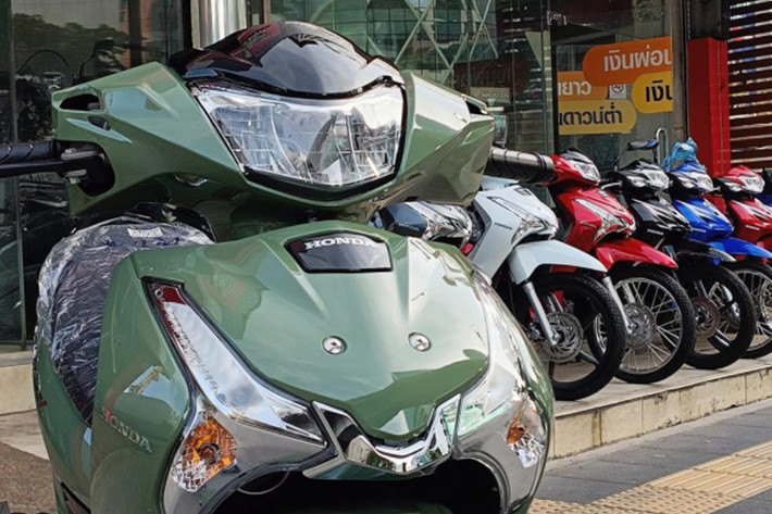 Về ngoại hình, Honda Wave 125i 2025 vừa trình làng tại Thái Lan chỉ là bản cập nhật màu sắc, công nghệ chứ không phải là phiên bản nâng cấp một số trang bị nhỏ và thêm màu sắc mới bắt mắt hơn.