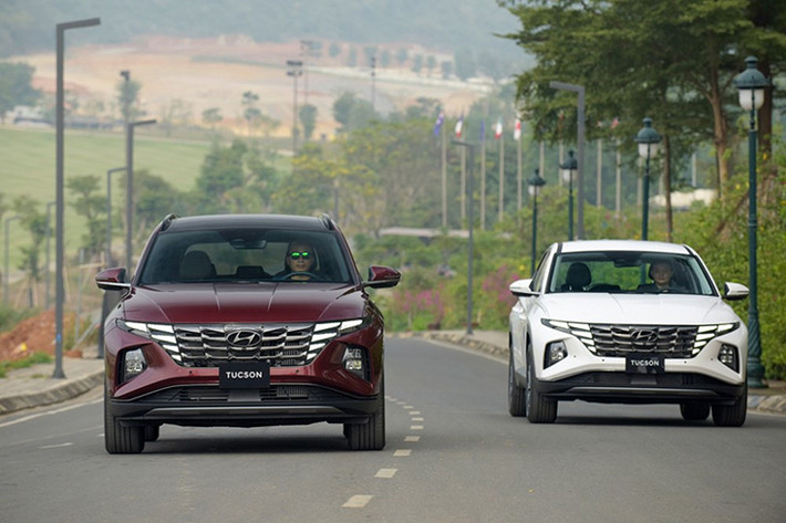 Trong khi đó, bản 2.0 Diesel đặc biệt có giá mới là 959 triệu đồng, cao hơn tháng trước 90 triệu đồng. Với bản 1.6 Turbo cao cấp nhất, giá tăng cũng tăng tương ứng 60 triệu đồng lên 959 triệu đồng.