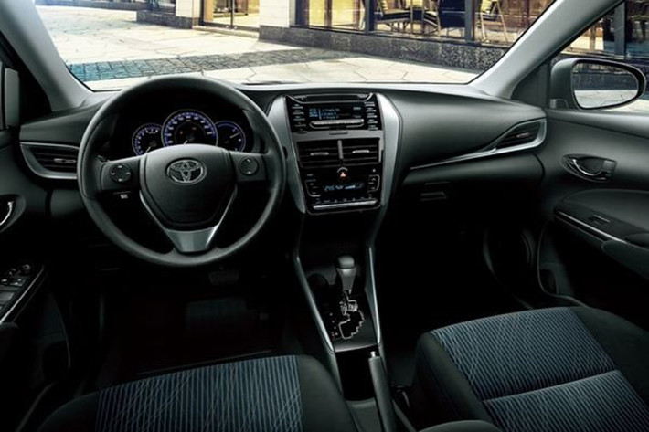 Bên trong, Toyota Vios 2020 được dự đoán sẽ có một số thay đổi về trang bị như hệ thống thông tin giải trí. Hiện Toyota Wigo rẻ hơn đã có màn hình trung tâm hỗ trợ Android Auto/Apple CarPlay. Do đó, Toyota Vios 2020 tại thị trường Philippines chắc hẳn sẽ được trang bị tốt hơn thế.