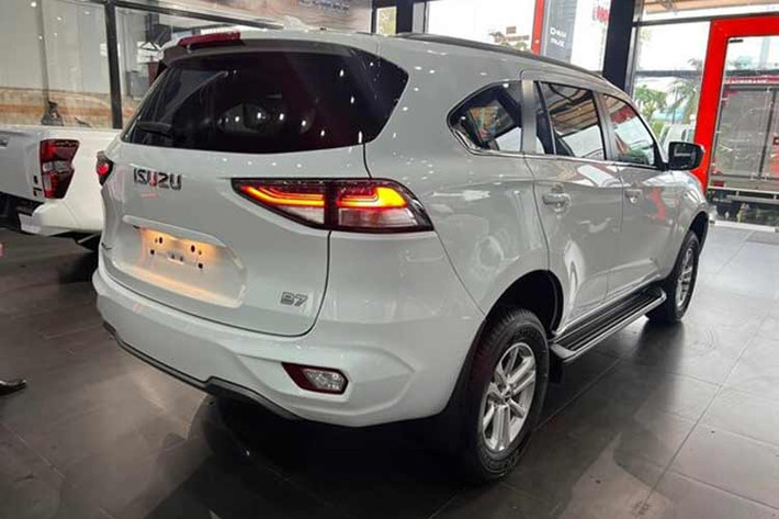 Trong khi các đối thủ cùng phân khúc như Ford Everest có lượng tiêu thụ tới 7.427 xe, Hyundai Santa Fe đạt 4.464 hay Toyota Fortuner là 2.990 xe. Chưa hết, mẫu xe SUV Isuzu mu-X còn thường xuyên là cái tên góp mặt vào top 10 bán chậm nhất thị trường ôtô hàng tháng.