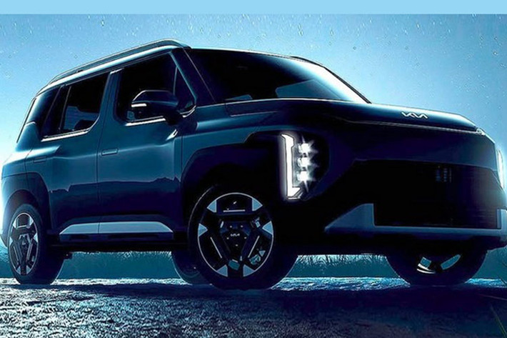 Kia Syros dự kiến sẽ được trang bị động cơ xăng truyền thống khi ra mắt, đáp ứng nhu cầu của đa số khách hàng. Tuy nhiên, Kia cũng không loại trừ khả năng ra mắt phiên bản chạy điện trong tương lai, nhằm hướng tới nhóm khách hàng quan tâm đến vấn đề bảo vệ môi trường.