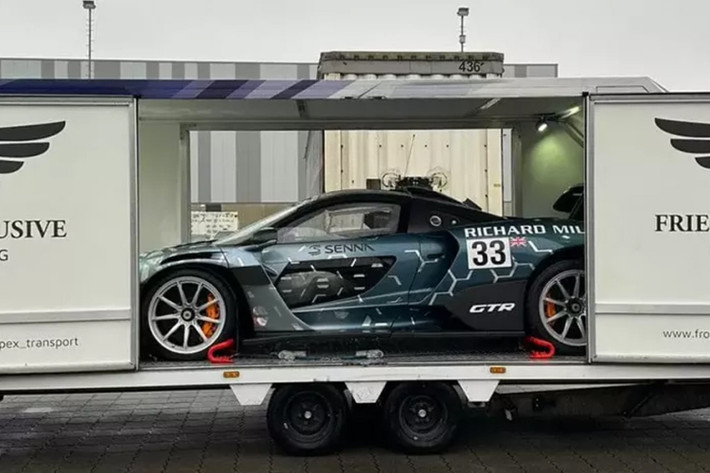 Mẫu hypercar McLaren Senna GTR mới lần đầu được giới thiệu tại sự kiện Goodwood Members' Meeting hồi năm 2019. Theo thông tin từ nhà sản xuất, xe này được sản xuất với số lượng giới hạn chỉ 75 chiếc trên toàn cầu.
