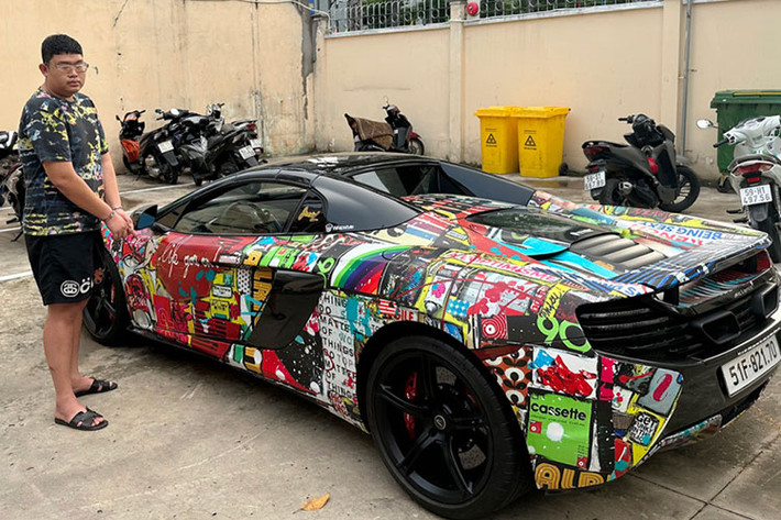 Ngoài ra với đối tượng Da Pha - nhân viên của Phan Công Khanh, cơ quan điều tra xác định, đầu năm 2023 bị can giới thiệu cho anh L.T.S (ngụ TP.Long Xuyên, An Giang) mua ôtô BMW biển số 72A-606.02 với giá 1,8 tỷ đồng. Đến tháng 4, Pha mượn xe để đi lại và nói nếu có người mua giá cao sẽ bán giúp. Tuy nhiên, mới đây anh S phát hiện xe của mình bị Pha mang đi cầm cố lấy một tỷ đồng.