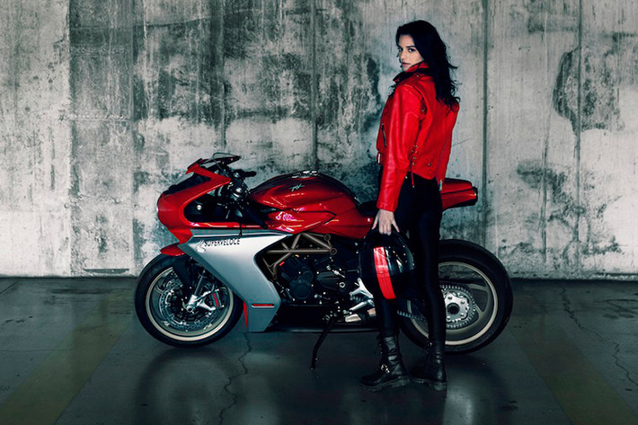 MV Agusta đã chính thức công bố thông số chi tiết cũng như giá bán cho mẫu Sport bike thế hệ mới Superveloce 800 tại thị trường Thái Lan, quốc gia này được xem là nơi đầu tiên tại Đông Nam Á mà MV Agusta Superveloce 800 mới đặt chân đến.