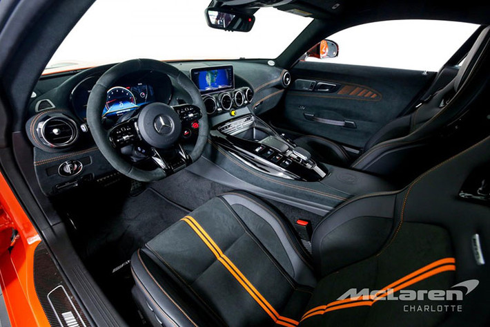 Lý giải cho mức giá cao đến khó tin này chính là việc hãng xe sang đến từ Đức sẽ sản xuất Mercedes-AMG GT Black Series giới hạn theo năm, ngoài ra, đây là 1 mẫu xe đỉnh cao nhất của nhà Mercedes-AMG GT nên việc hạn chế sản xuất sẽ giúp tăng giá trị của xe cũng như khiến khách hàng phát cuồng và lao vào đặt mua.