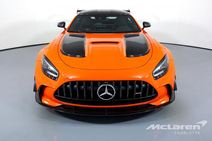 Chiếc siêu xe Mercedes-AMG GT Black Series này sẽ là 1 mảnh ghép hoàn hảo cho dòng xe Mercedes-AMG GT tại Việt Nam khi đã có bản tiêu chuẩn, mui trần, GT S Edition, GT R và GT R Pro. Khá thú vị là 1 người chuyên nhập khẩu siêu xe tại Hà Nội đã chào hàng các đại gia Việt 1 trong số những chiếc Mercedes-AMG GT Black Series hàng hiếm.