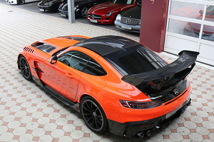 Trên thị trường, Mercedes-AMG GT Black Series là đối thủ của các siêu xe Lamborghini Huracan STO, Ferrari F8 Tributo, McLaren 765LT hay Aston Martin DBS Superleggera nhưng mức giá bán ra lại khá cao và hiện tại, bị các đại lý hét giá trên trời.