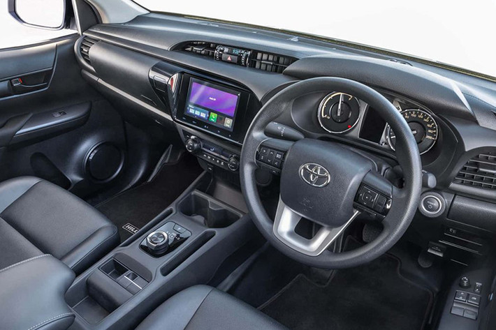 Toyota đã quyết định thực hiện điện khí hoá cho Hilux mặc dù mẫu bán tải này đã ra đời được gần một thập kỷ, điều này có nghĩa là thế hệ hiện hành sẽ chỉ tồn tại thêm vài năm nữa. Ngoài ra, sự thay thế này có thể là một sự làm mới mạnh mẽ chứ không chỉ dừng lại là thế hệ tiếp theo như thông lệ.