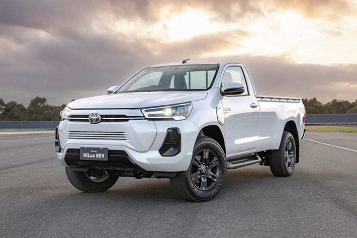 Toyota có kế hoạch bổ sung thêm nhiều mẫu xe điện trong những năm tới, mặc dù hãng sẽ tiếp tục cung cấp các loại xe có động cơ đốt trong và đặc biệt là xe hybrid. Doanh số bán xe hybrid cuả Toyota đã tăng vọt trong năm qua, giúp hãng đạt doanh số kỷ lục.