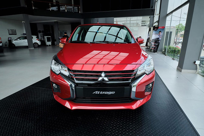 Mitsubishi Attrage 2022 Mitsubishi Attrage cũng là một lựa chọn đáng cân nhắc trong tầm giá 300 triệu đồng. Với mức giá xe Mitsubishi Attrage 2022 dao động từ 270 - 300 triệu đồng, bạn có thể dễ dàng tìm được một chiếc sedan cỡ B đáp ứng nhu cầu di chuyển hàng ngày.