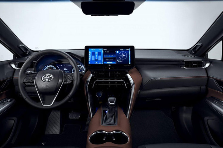 Nhìn chung, thiết kế ngoại thất của Toyota Venza ở Trung Quốc khiến nhiều người liên tưởng đến xe sang Lexus. Đáng tiếc là hiện chưa có hình ảnh của không gian nội thất bên trong mẫu crossover cỡ trung này. Chỉ biết rằng, xe sẽ được trang bị cửa sổ trời toàn cảnh Star Gazing Panoramic Roof. Điểm nhấn của cửa sổ trời này là có thể thay đổi từ trạng thái mờ đục sang trong suốt khi người dùng bấm nút.