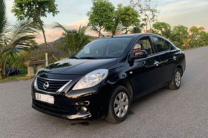Nissan Sunny đời 2016 là một chiếc xe rất thực dụng bởi nó thiết kế đi theo hướng cổ điển, đơn giản và ưa nhìn ở hầu hết mọi đối tượng khách hàng. Mặc dù doanh số của xe khá "yếu thế" hơn só với hai "đối thủ đồng hương" là Toyota Vios và Honda City, nhưng nó vẫn được nhiều người dùng đánh giá cao bởi độ bền bỉ và đặc biệt là mức giá khá "mềm".