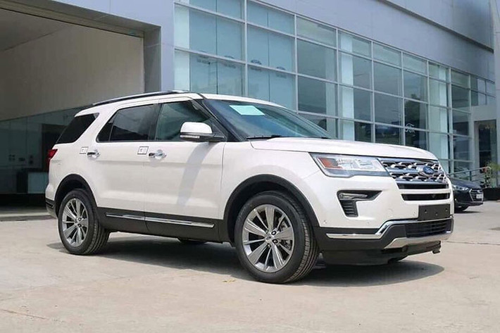 Ford Explorer có một phiên bản duy nhất với mức giá 1,99 tỷ đồng. Mức giá cao và ít sự lựa chọn khiến đại diện nước Mỹ gặp nhiều khó khăn tại thị trường Việt Nam. Trong tháng 11/2020, doanh số của Explorer chỉ đạt 89 chiếc. Tính tổng 11 tháng của năm 2020 mẫu xe này bán ra 1.086 chiếc.
