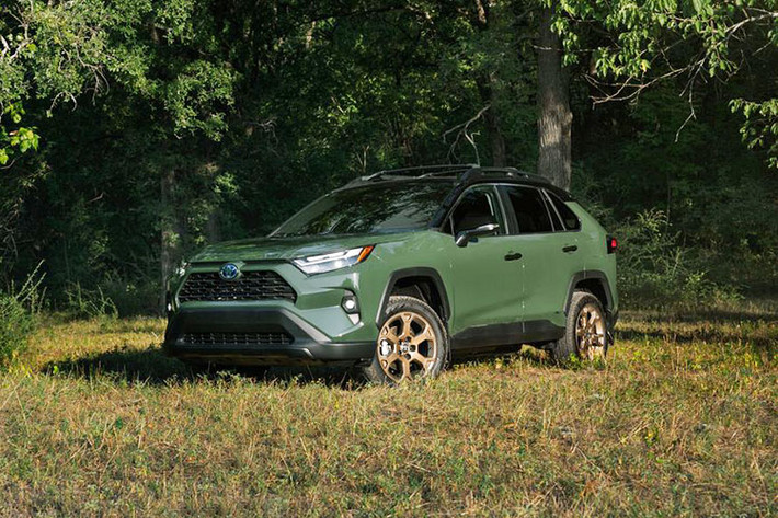 Toyota RAV4 2024 bản nâng cấp mới này dự kiến sẽ có mặt tại các đại lý ở Mỹ vào cuối năm nay và cạnh tranh với "người đồng hương" là Honda CR-V thế hệ mới. Các thị trường khác hiện chưa có thông tin về mẫu xe này.