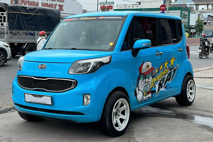 Theo thông tin từ người bán trên sàn ôtô cũ, chiếc xe Kia Ray đời 2012 này được nhập khẩu nguyên chiếc từ Hàn Quốc, xe đã trải qua 13 năm sử dụng với số odo khoảng 59.000 km - khá ít ỏi cho một chiếc xe gia đình sau hơn 10 năm lăn bánh.
