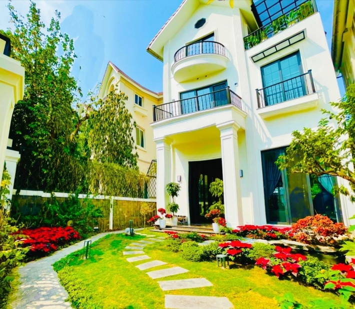 Nữ diễn viên đang sống cùng chồng con trong căn biệt thự hoành tráng như khách sạn 5 sao ở trung tâm TP Hà Nội. Ảnh: FBNV