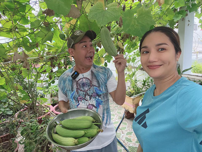 Nhiều người nhận xét MC Cát Tường không chỉ 'mát tay' se duyên cho các cặp đôi mà còn khéo trồng trọt. Ảnh: FBNV