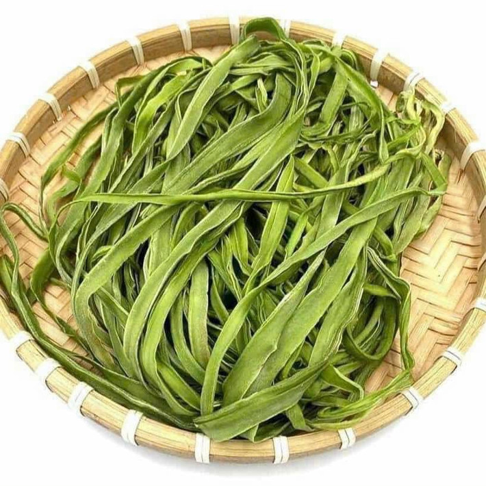 Trên chợ mạng, rau tiến vua khô được tiểu thương rao bán ở mức 105.000 đồng/200g, 240.000 đồng/500g. Ảnh: Facebook