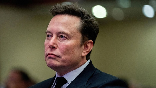 Theo cập nhật thời gian thực của Forbes, Elon Musk đang sở hữu 354,9 tỷ USD, là người giàu nhất hành tinh. Ảnh: CNN