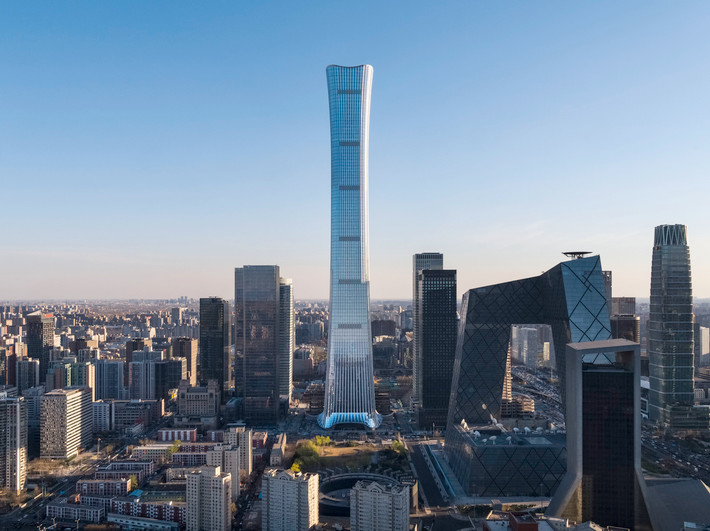Tháp CITIC (Bắc Kinh, Trung Quốc) có hình dạng độc đáo với cấu trúc đỉnh và đáy rộng hơn các tầng giữa. Tòa nhà cao 527,7 m, gồm 109 tầng. Ảnh: Archdaily