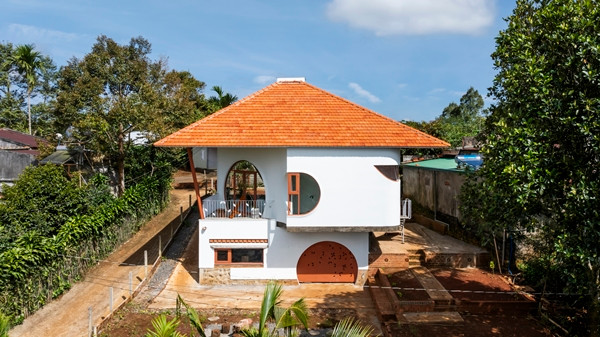 Tọa lạc tại vùng đất thanh bình Bảo lâm (Lâm Đồng), Bloom House là sự kết hợp hài hòa giữa hiện đại và truyền thống. Ảnh: Oki Hiroyuki