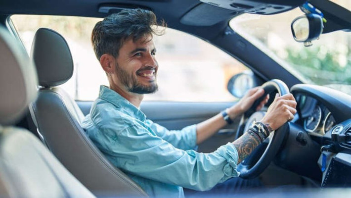 Nâng cấp lên một mẫu xe mới sau vài năm là điều hấp dẫn, nhưng các triệu phú thường giữ xe càng lâu càng tốt. Họ không quan tâm đến mẫu mới và thường tìm kiếm những chiếc xe đáng tin cậy và không tốn kém để bảo dưỡng. Ảnh: Depositphotos
