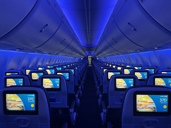 737-800 có sức chứa 162 hành khách theo bố cục hai hạng ghế hoặc 189 hành khách theo bố cục một hạng ghế. Ảnh: Live and Let's Fly