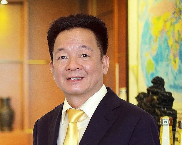 Bầu Hiển (tên thật Đỗ Quang Hiển) đang là Chủ tịch HĐQT Ngân hàng SHB. Ông nổi tiếng với việc thành lập câu lạc bóng đá T&T Hà Nội. Ảnh: Nhadautu
