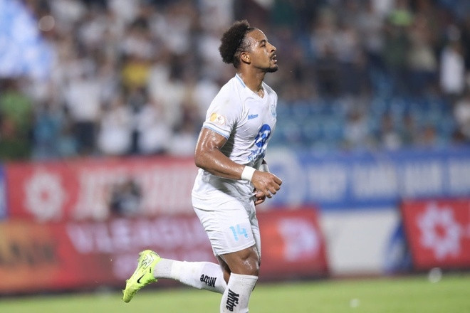 Tại VLeague 2024/25, tiền đạo Xuân Son đắt giá thứ 5. Anh hơn người đồng hương Hendrio, người được định giá 400.000 Euro. Ảnh: Znews