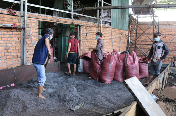 Vụ việc khiến người ta nhớ lại những lần cà phê tẩm hóa chất, từng gây xôn xao dư luận. Ảnh: Zing.