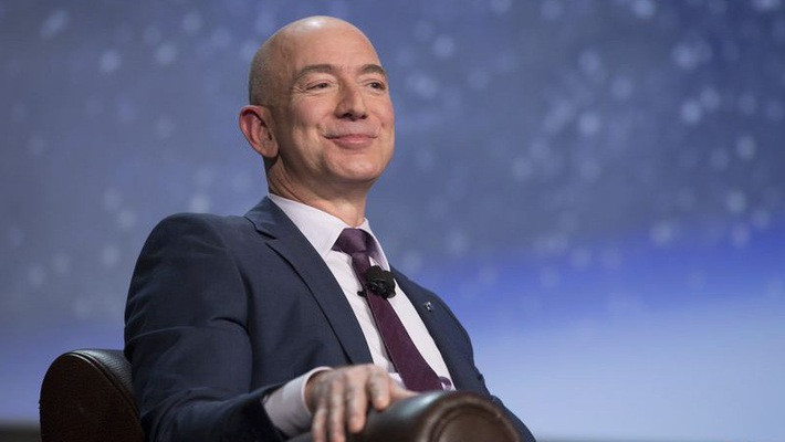 Dữ liệu của Fortune 100 cho thấy, trong năm 2013, hãng bán lẻ trực tuyến Amazon đã chi 1,6 triệu USD để bảo vệ nhà sáng lập kiêm CEO Jeff Bezos. Ảnh: BI.