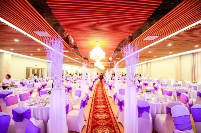 Ngoài ra, khách sạn còn có trung tâm hội nghị, tiệc cưới với sức chứa trên 600 khách. Ảnh: Dealtoday.