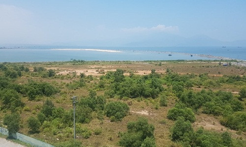 Trước khi ông Vũ Nhôm bị bắt, 29 ha đất tại khu đô thị Đa Phước đã chuyển cho ông Võ Ngọc Châu (trú TP.HCM). Bộ Công an yêu cầu Đà Nẵng xác định giá đất thời điểm đổi chủ để làm rõ việc chấp hành quy định của pháp luật về các loại thuế khi chuyển dự án. Ảnh: PL TP.HCM.