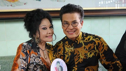 Đêm đó, trong lần tan tiệc chia tay, MC Thanh Bạch và bà Thúy Nga đã bắt tay, ôm nhau và vô tình hôn nhau, một bạn trong tiệc đã chụp lại bằng điện thoại, và khi bức ảnh đăng trên mạng được lan truyền, cả hai trở thành tâm điểm của sự chú ý.