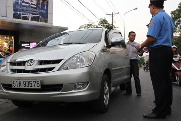Tháng 9/2017, Uber bị truy thu gần 67 tỷ đồng. Tháng 12/2017, Cục thuế TP HCM cho biết sẽ cưỡng chế thuế với Uber. Ảnh: Vietnamnet.