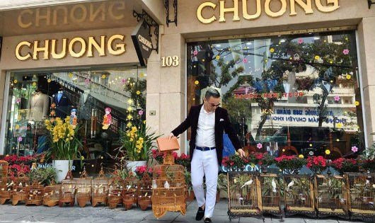 Hiện tại, Chương Tailor đang sở hữu 62 con chim, trong đó có nhiều con được xem là độc nhất vô nhị ở Việt Nam như chim hoàng khuyên, chào mào, chích choè than bạch, chích choè lửa bông kiếm trắng, họa mi bạch tạng...Ảnh: PLVN.