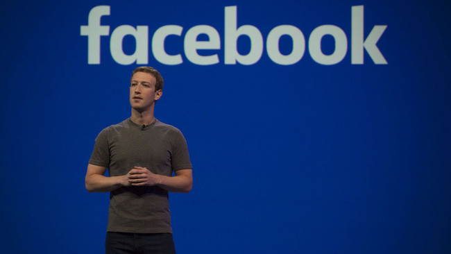 Đồng sáng lập và CEO Facebook Mark Zuckerberg lần đầu tiên vào danh sách tỷ phú Forbes vào năm 2008, nhờ sự đóng góp đáng kể của ông với mạng xã hội Facebook lập nên bốn năm trước đó. Hiện, tỷ phú Mark Zuckerberg đang sở hữu 66,3 tỷ USD. Ảnh: CNN.