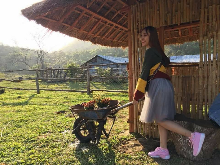 Sắp tới trang trại sẽ làm nhà ăn riêng để khách có thể dừng chân nghỉ ngơi, ăn uống các món đặc sản được nuôi tại trang trại. Sau đó làm khoảng đất trống, rào lại để thả dê cho các bạn chụp hình.