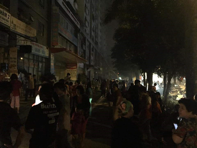 Không chỉ ở HH Linh Đàm, ngày 11/10/2015, một vụ cháy lớn đã xảy ra tại khu khu chung cư CT4A, CT4B khu đô thị Xa La (Hà Đông, Hà Nội) cũng do Xí nghiệp Xây dựng tư nhân số 1 Lai Châu làm chủ đầu tư. Ảnh: Zing.