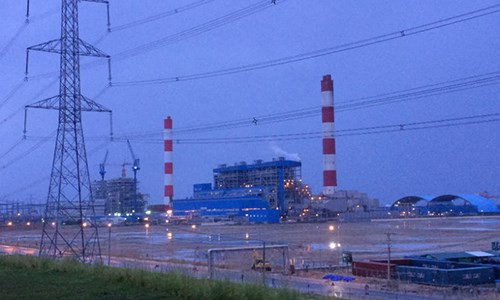 Trả lời trên Vietnamnet - Phó tổng giám đốc Nhiệt điện Vĩnh Tân 1 khẳng định: "Công ty cam kết sẽ giám sát chặt chẽ toàn bộ quá trình thi công. Chúng tôi tin giảm được tối đa các rủi ro tác động đến môi trường và sẵn sàng chịu mọi trách nhiệm khắc phục, bồi thường theo quy định của pháp luật nếu phát sinh sự cố môi trường". Ảnh: Vietnamnet.
