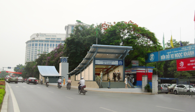 Ga S9 - Kim Mã - gần khách sạn Daewoo, bắt đầu đi ngầm và có lối lên xuống 1 bên phố Kim Mã.