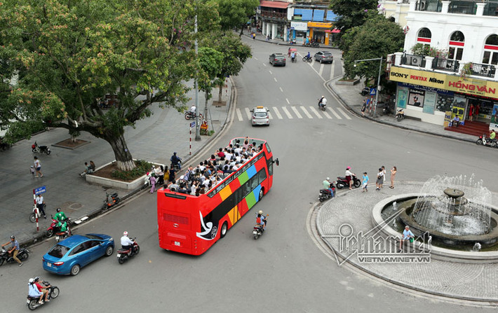 Ngoài ra, việc đảm bảo an toàn cho hành khách ngồi trên tầng 2 của xe buýt cũng phải được quan tâm Ảnh: Vietnamnet.