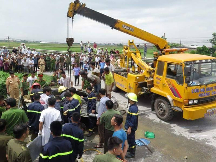 Đến 11h45 phút cùng ngày, hiện trường được giải toả, các phương tiện lưu thông bình thường. Nguyên nhân dẫn tới vụ việc đang được cơ quan chức năng điều tra làm rõ.